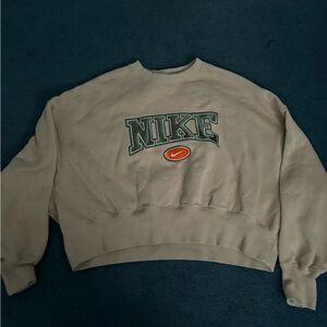 Cropped Nike Sweatshirt